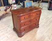 Antique Roman dresser in walnut from 18th century