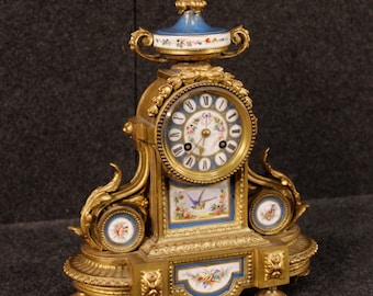 French clock in gilded bronze and brass with painted ceramic