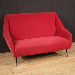 Italienisches Sofa moderne Vintage Design Möbel Couch in rotem Samt Wohnzimmer