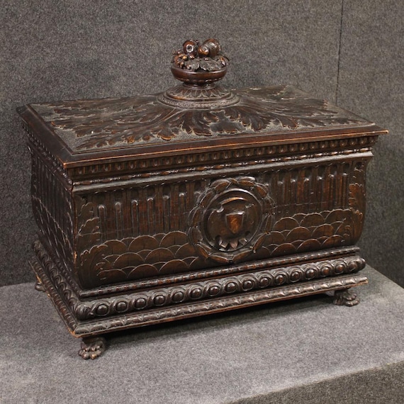 Small Italian trunk chest in carved wood furniture antique style 20th century