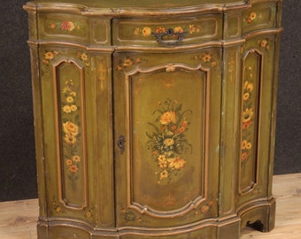 Painted and sculpted corner cupboard in the Venetian style of the 20th century