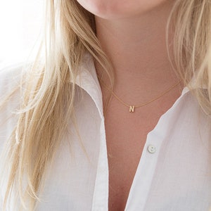 erste Halskette | schlichte Damenkette mit Initialen | Collier Buchstabe | personalisierter Schmuck | buchstaben kette | Initialen Halskette