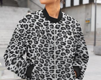 Chaqueta bomber con estampado de leopardo de las nieves: prenda de abrigo elegante y moderna