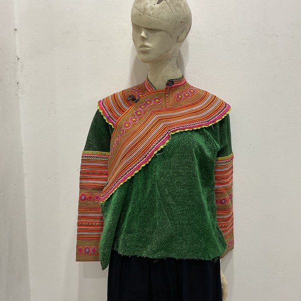 Vintage tribal Flower Hmong women tunic in Bac Ha area,in the north of Vietnam