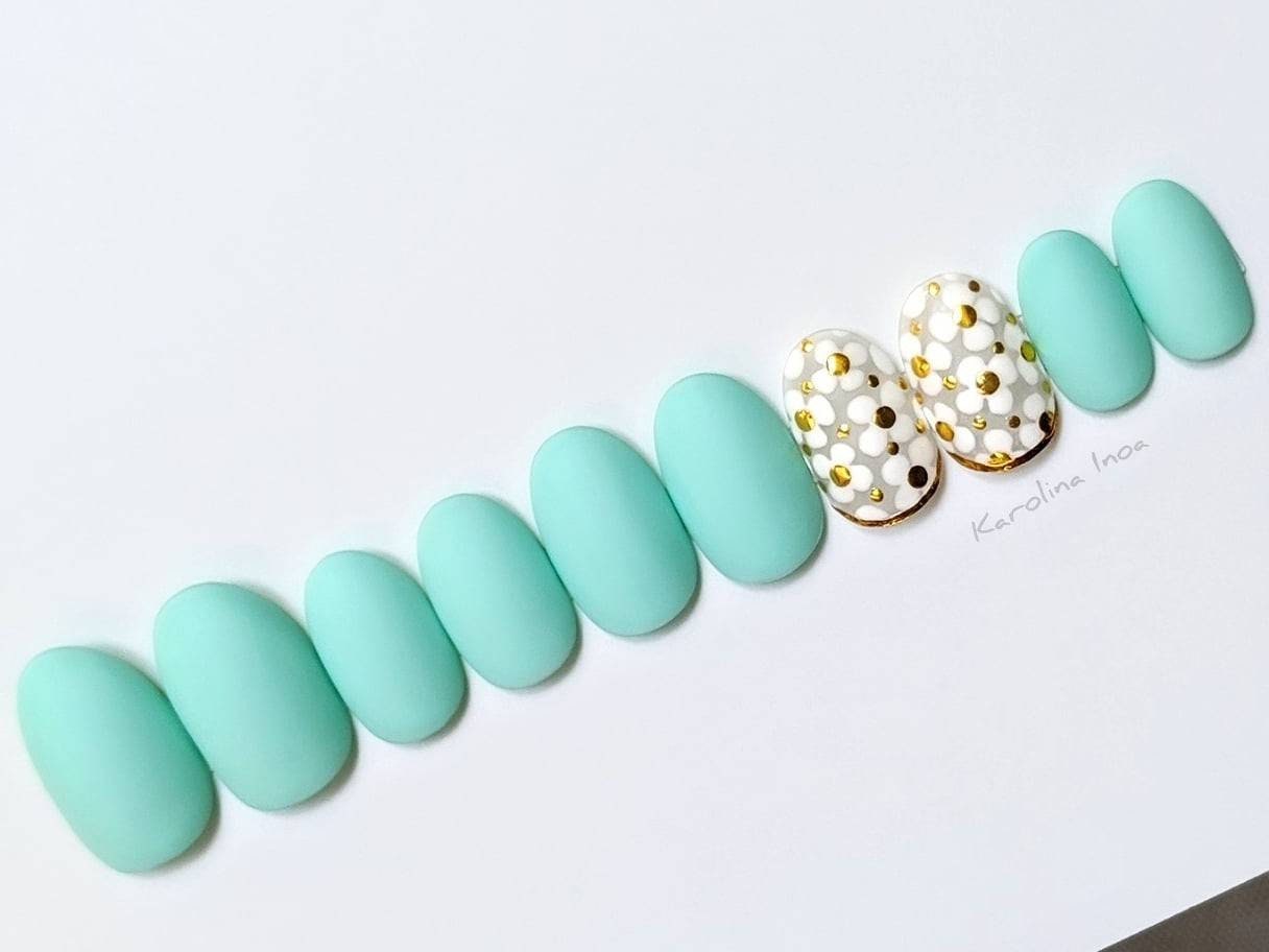 Matte pastel mint Press-on nails with a white flowers accent transparent gold - Any shape - Coffin Stiletto Almond Oval false nails P022