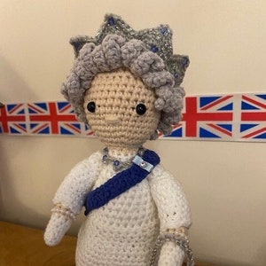 Queen Elizabeth II, crochet pattern, PDF instant download.