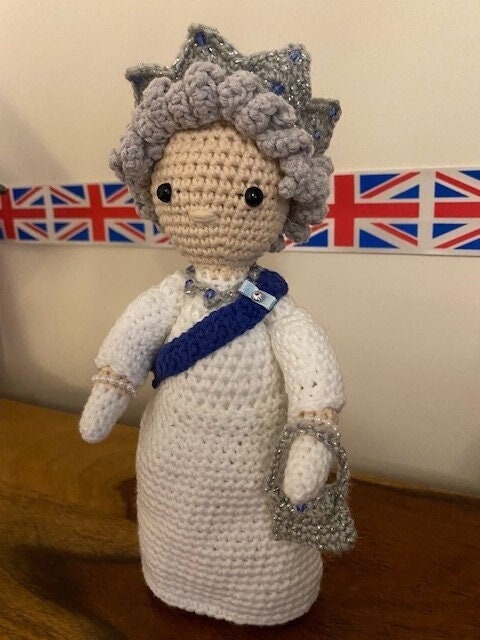 Queen Elizabeth II, crochet pattern, PDF instant download.