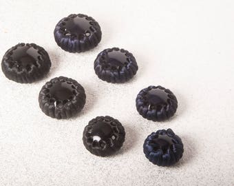 Corde de satin tissé noir et bleu noir sur un bouton de base de caséine, millésime fait main du bouton des années 80, bouton classique de tissu pour le costume de femme