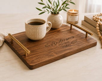 Bandeja de madera con asas doradas / Otomana grabada a medida / Regalo decorativo para mesa de centro / Personalizada