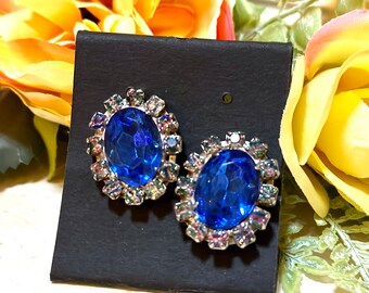 Pendientes de clip vintage en tono azul real con diamantes de imitación AB firmados por Weiss