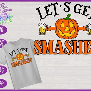 Puede incluir: Diseño de Halloween "Let's Get Smashed" con una calabaza tallada sosteniendo dos jarras de cerveza. El texto está en negro y naranja.