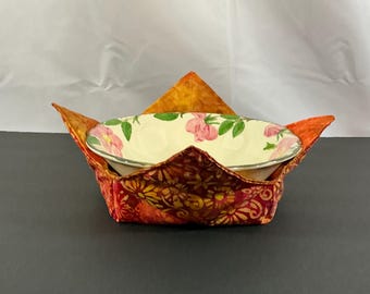 Large Reversible Casserole Bowl Cozy - Yellow Daisies Design - 8” Microwave Pad for Hot Dishes & Leftovers