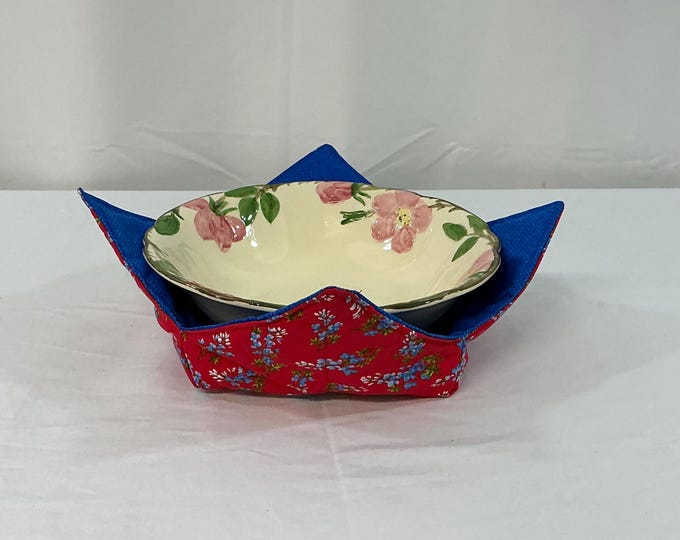 Large Reversible Microwave Bowl Cozy - Texas Bluebonnets on Red - Perfect for Casserole & Salad Bowls 8” Bottom x 10” Top