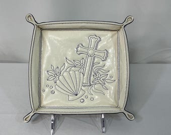 Versatile Medium Cross with Shell Design Catchall Tray - Perfect Travel Accessory & Beach Lover Dice Holder