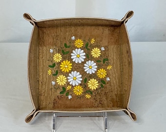 Daisy Blossom Wreath Medium Cork Tray | Elegant Floral Desk Organizer & Ring Dish | Easy Clean, Travel-Friendly