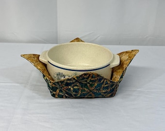 Large Reversible Casserole and Salad Bowl Cozy-Celtic Knots Microwave Bowl Cozy- 8” Bottom 10" Top Microwave Pad for Hot Dishes & Leftovers