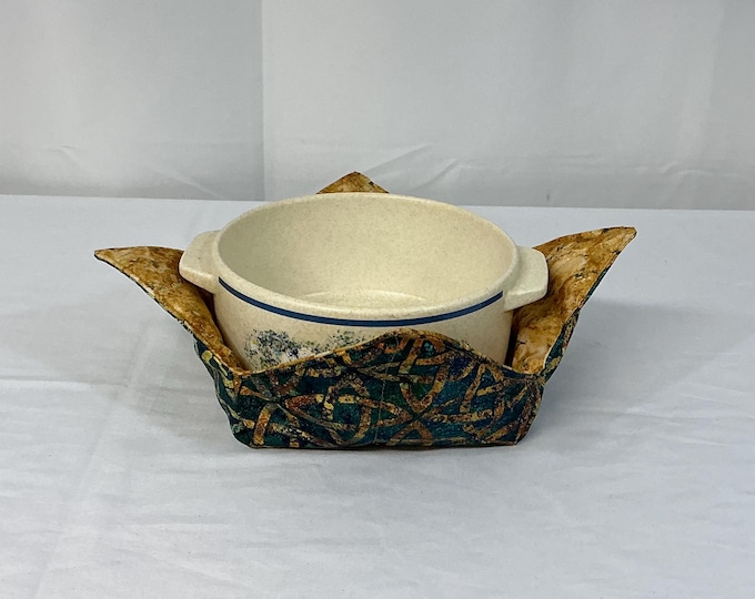 Large Reversible Casserole and Salad Bowl Cozy-Celtic Knots Microwave Bowl Cozy- 8” Bottom 10" Top Microwave Pad for Hot Dishes & Leftovers