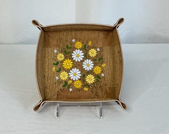 Daisy Blossom Wreath Medium Cork Tray | Elegant Floral Desk Organizer & Ring Dish | Easy Clean, Travel-Friendly