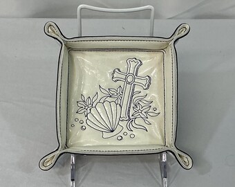 Travel-Friendly Small Shell Design Cross Catchall Tray, Dice & Desk Organizer, Perfect Travel Accessory and Beach Lover Dice Holder
