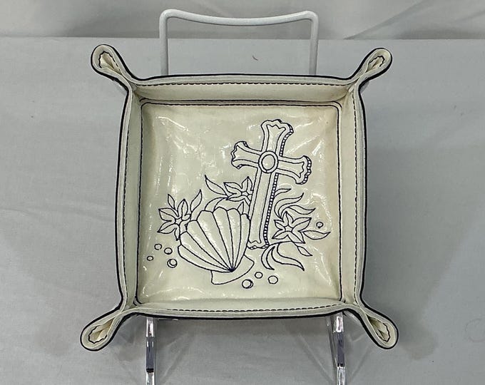 Travel-Friendly Small Shell Design Cross Catchall Tray, Dice & Desk Organizer, Perfect Travel Accessory and Beach Lover Dice Holder