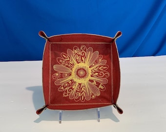 Elegant Daisy Catchall Tray - Medium Jewelry Organizer & Travel Tray, Easy to Clean