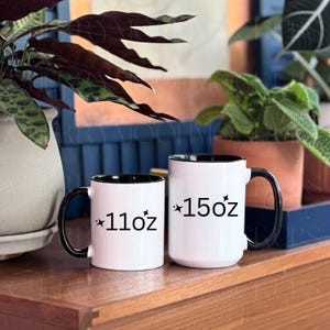 セラミックマグカップのサイズ表 | ブラックハンドルPODマグカップのモックアップ | 11オンスと15オンスのマグカップの寸法 | デジタルPNG画像 | マグカップのサイズガイド | PODサイズ表