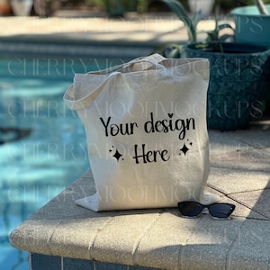 Canvas Tragetasche Mockup Ästhetischer Boho-Stil Baumwolle Beige Natürlich Hochwertige Liberty Einkaufstasche Mock-up Modell Mock Blank Tote Bag Pool