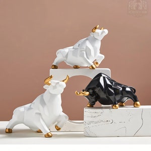 Miniature Bull Statue Home Decor Modern Design Bull Figurine European Design Kitchen Decor Restaurant Model