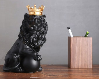 Figurine de lion assis, couronne dorée, modèle de lion de bureau, décoration de bureau de lion moderne, décoration gothique, figurine moderne de bureau, statue de jouet de lion de bureau