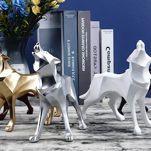 Wolf Figurine Gold Model Abstract Wolf statue for home decor modern living room office geometric model