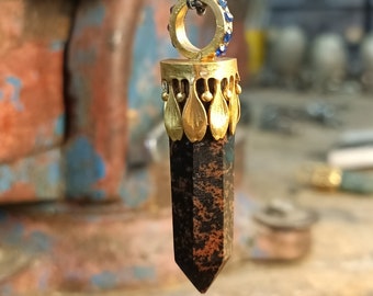 Pointed stone pendant - renaissance style jewel - obsidian point - old mounted and gilded bronze - chic, lithotherapy, mysterious