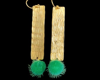 Gold and green-textured earrings ,chic jewelry, chiseled bronze earrings, gift for her,earrings for her, long earrings woman, gift woman