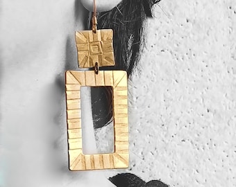 golden round dangling earrings _ chic, boho, woman, spring-chiseled metal - gold