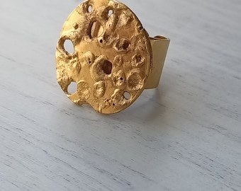 Round textured moon ring adjustable size -moon-science fiction, women-golden bronze-chic, feminine, future, evening