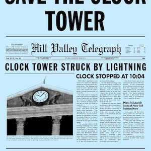 Può includere: Un ritaglio di giornale d'epoca dell'Hill Valley Telegraph, datato 5 settembre 1885, con il titolo "CLOCK TOWER STRUCK BY LIGHTNING". L'articolo descrive come un fulmine ha danneggiato la torre dell'orologio, fermando l'orologio alle 22:04. L'articolo menziona anche piani per lanciare test di un nuovo sistema di pedaggio.