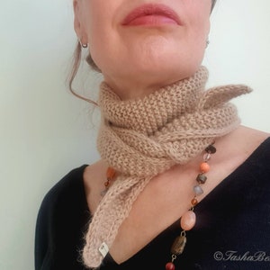 Handstickad alpackahalsduk: Bandana-pannband för kvinnor bild 1