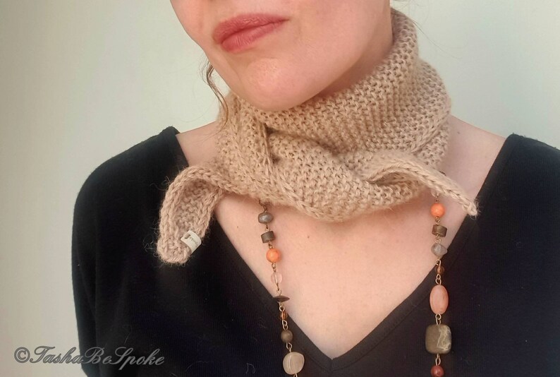 Handstickad alpackahalsduk: Bandana-pannband för kvinnor bild 3