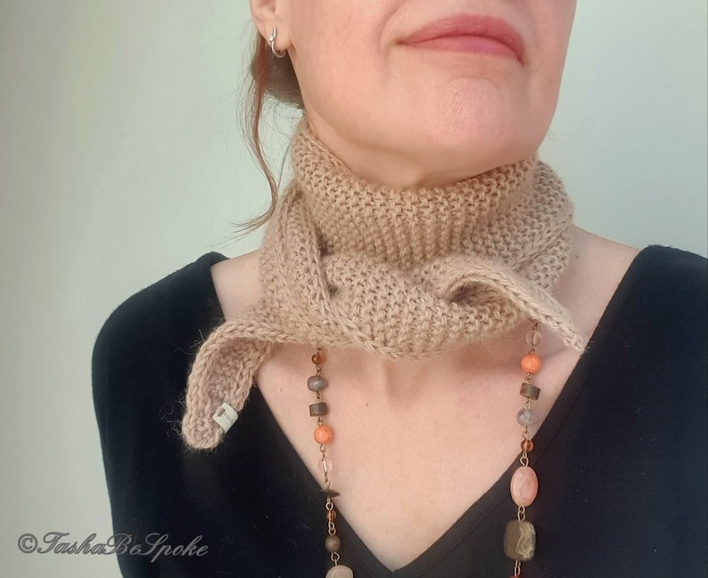 Handstickad alpackahalsduk: Bandana-pannband för kvinnor bild 5