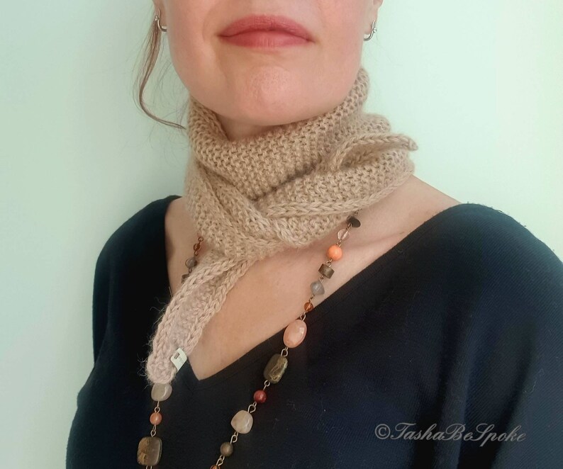 Handstickad alpackahalsduk: Bandana-pannband för kvinnor bild 8
