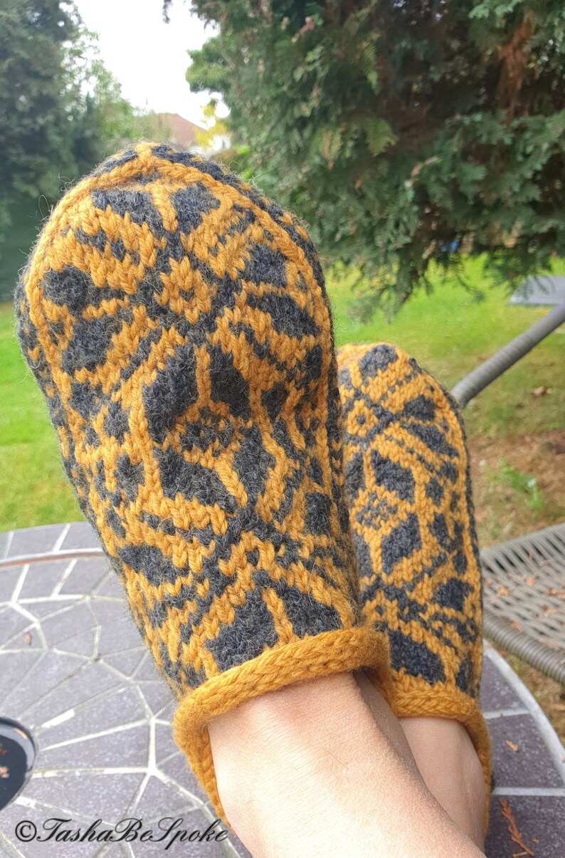 Fair Isle Wool Hand Knit Slippers, Unisex Dorm Boots, Size 9-10 UK, Winter socks image 4