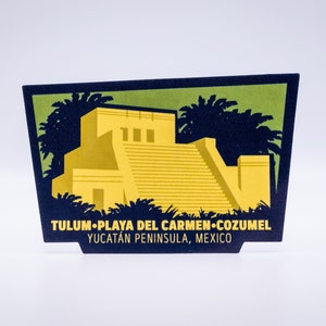 Tropical Wanderlust Essential: Calcomanía vintage con ruinas mayas y jungla exuberante para Tulum, Playa del Carmen y Cozumel