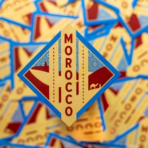 Notti marocchine: adesivo da viaggio in stile vintage con scena del deserto