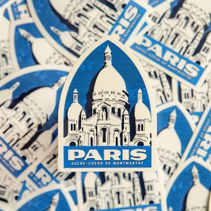 Esta pegatina de viaje ilustrada del Sacre Coeur captura el encanto de París.