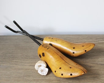 Antique Wooden Shoe Tree, Wood Shoe Form, Shoemaker's Shoe Mold, Cobbler's Shoe Stretcher, Farmhouse Decor, Shabby Chic Home Decor