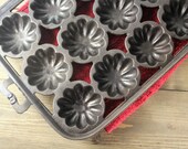 Cast Iron 12 cup Muffin Pan, Vintage Lodge Turks Head Gem Pan,
