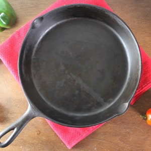 Lodge frying pan, No 7, Vintage SINGLE Notch Lodge, Restored Cast iron Skillet, Seasoned, Braiser, Cast Iron Cookware, Great Gift for her!