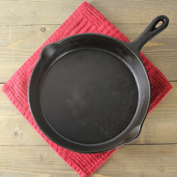 Vintage cast iron frying pan, unmarked cast iron skillet, number 8 frying pan, cast iron cookware, chef gift!, cleaned and seasoned