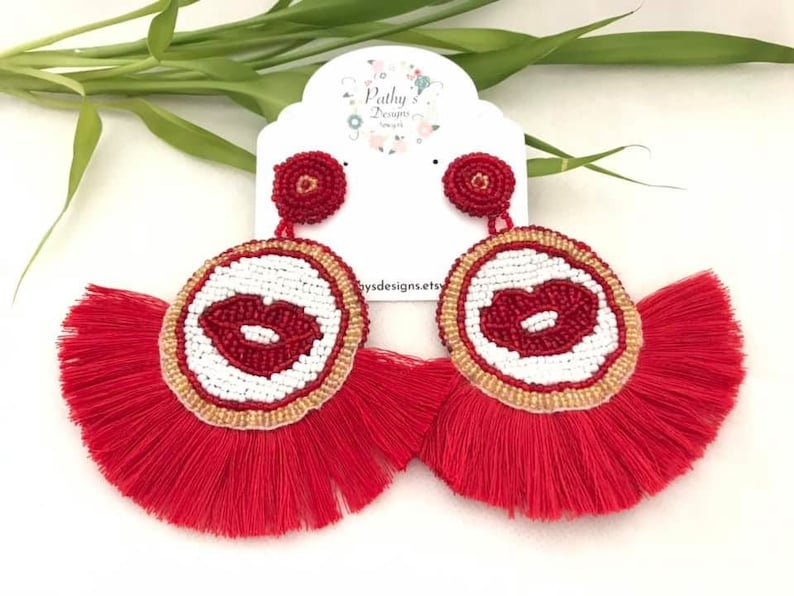summer-gift idea-accessories-pantallas-zarcillos tassel red earring Earring lips big earring-lips-red and white-handmade-beads-valentines