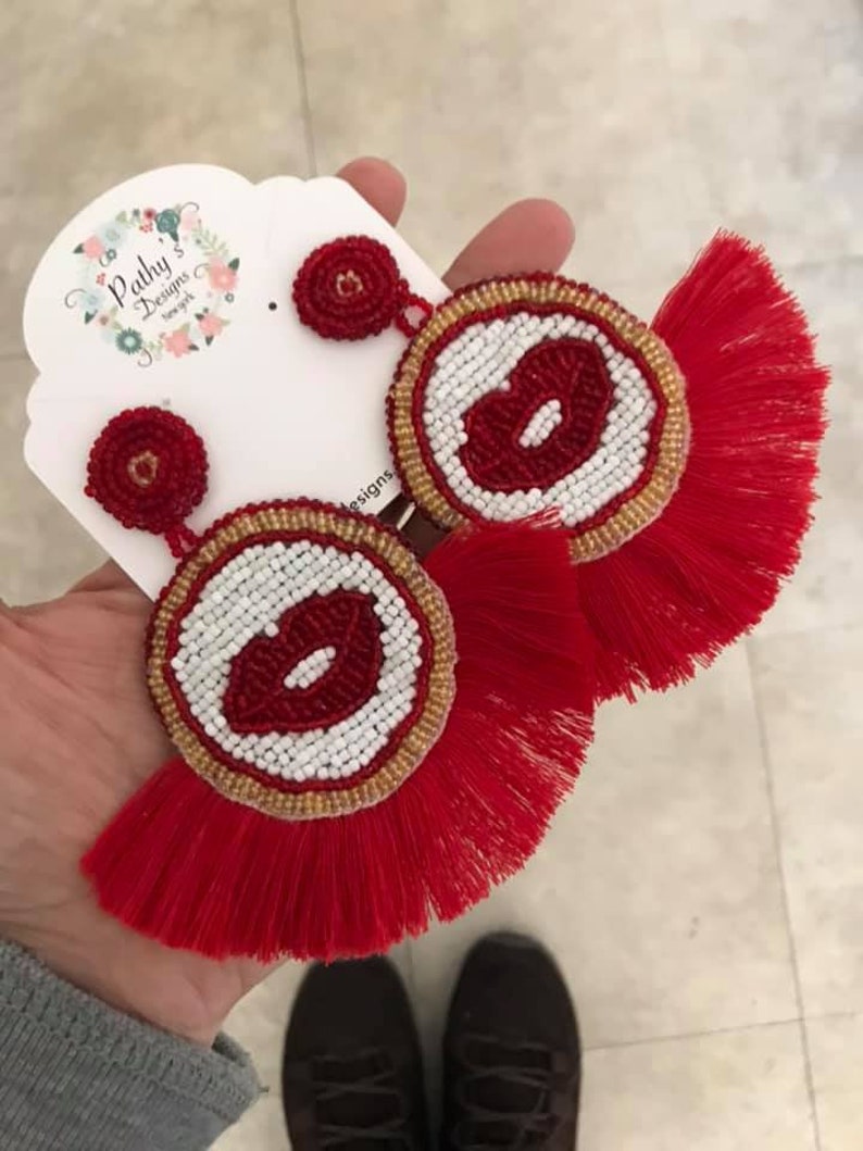 summer-gift idea-accessories-pantallas-zarcillos tassel red earring Earring lips big earring-lips-red and white-handmade-beads-valentines