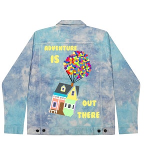 Benutzerdefinierte Disney Up Tie Dye Jeansjacke personalisierte Erwachsene unisex Oberbekleidung Disney Parks Geschenke für sie ihn Geburtstag Mode Kleidung